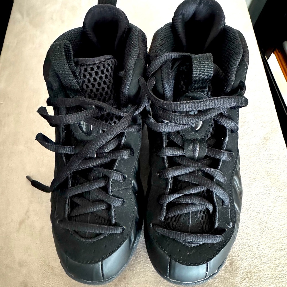 Nike Air Kids Shoes size 12c